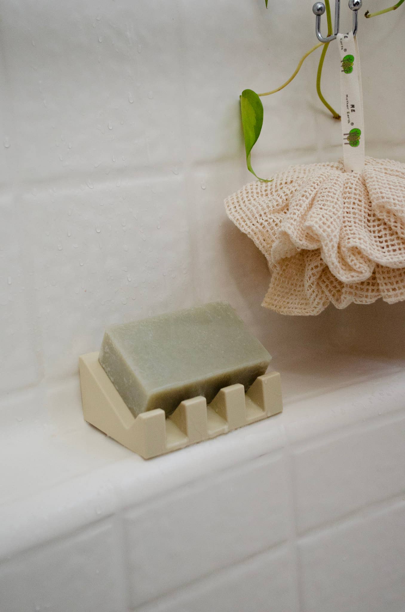 Silicone Draining Soap Dish: Black