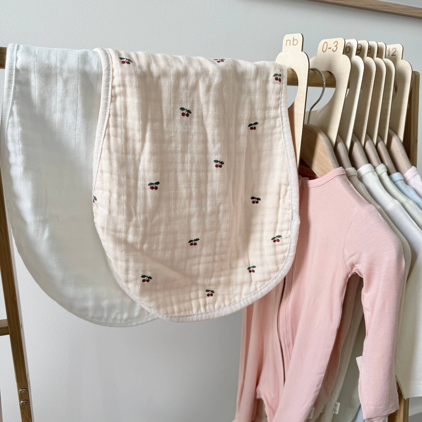 Bamboo Muslin Burp Cloth Set 2-Pack (Cherry-White)