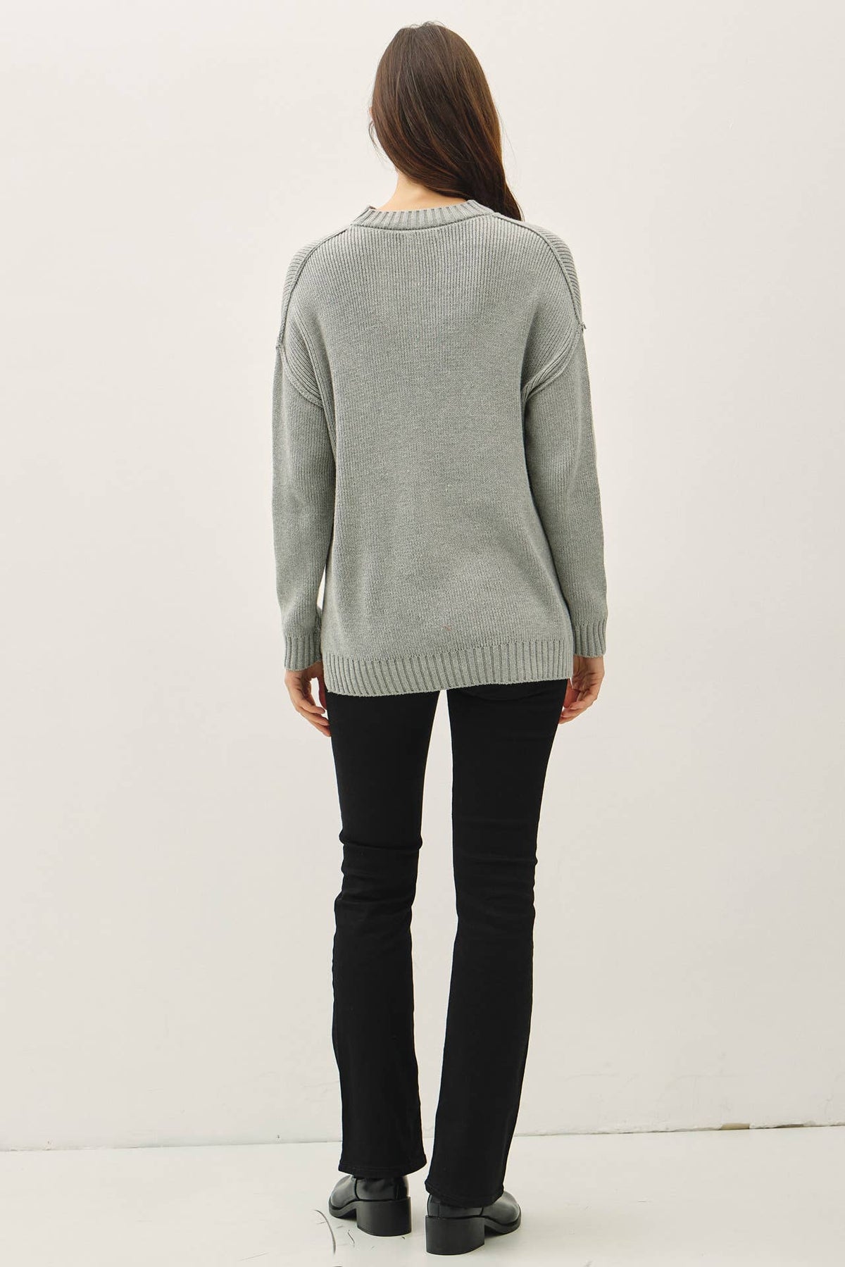 OVERSIZE CUT SWEATER WITH RIBBING ACCENTS: VANILLA / ML