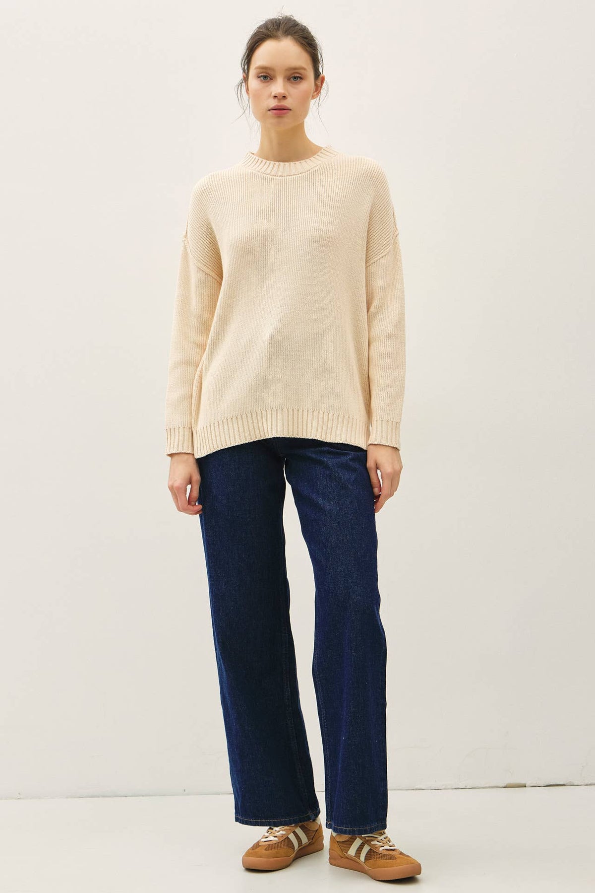 OVERSIZE CUT SWEATER WITH RIBBING ACCENTS: VANILLA / ML