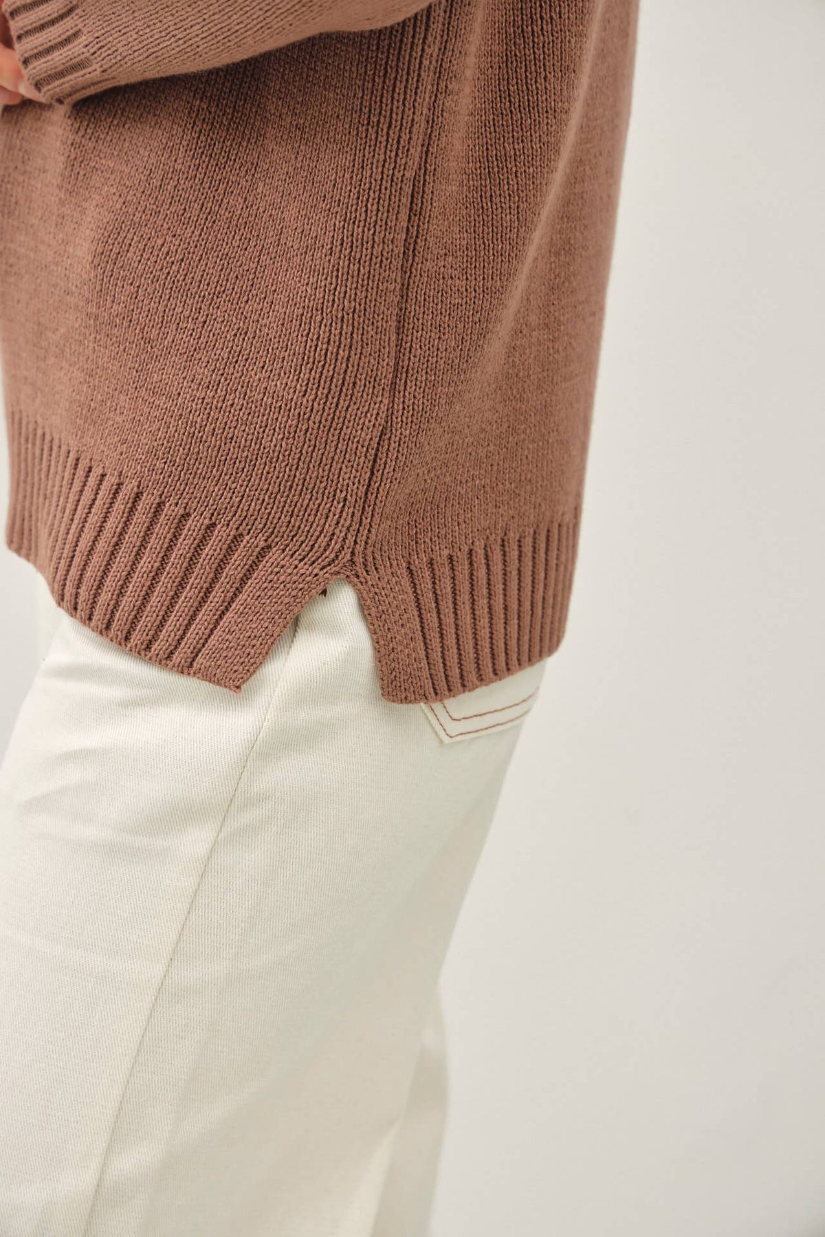 OVERSIZE CUT SWEATER WITH RIBBING ACCENTS: VANILLA / ML
