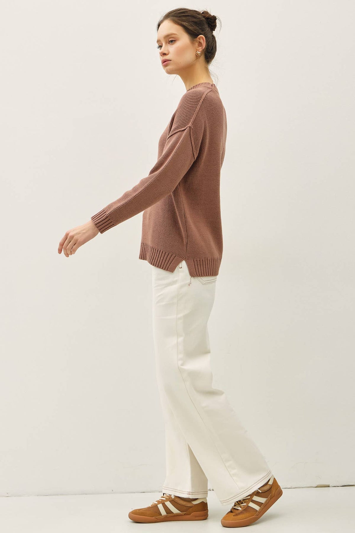 OVERSIZE CUT SWEATER WITH RIBBING ACCENTS: VANILLA / ML
