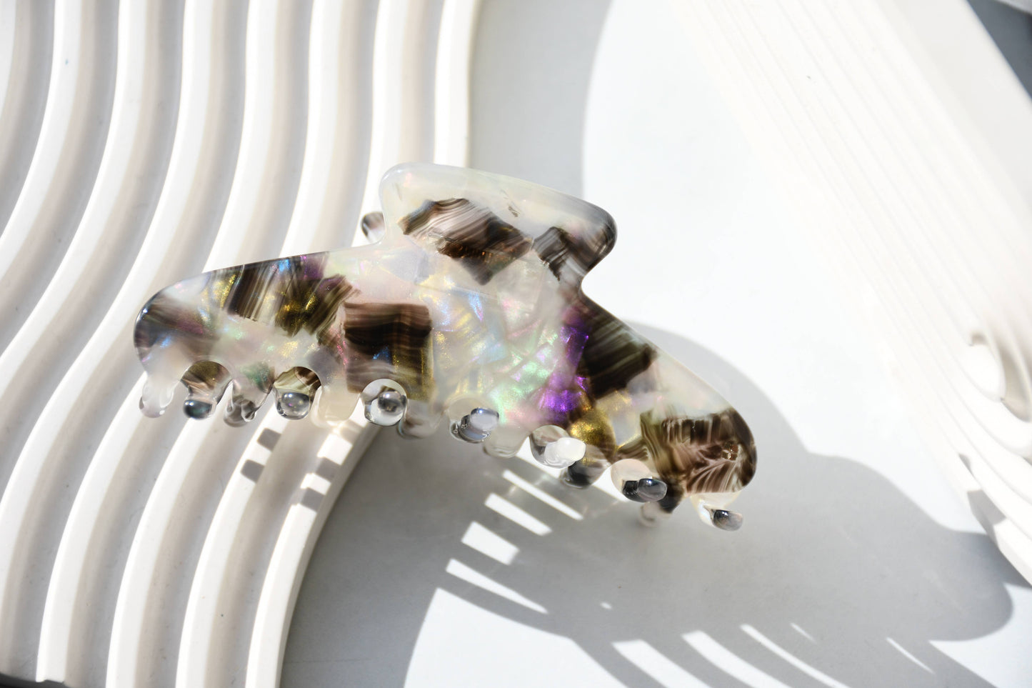 Oval Wave Acetate Hair Claw-Tuxedo