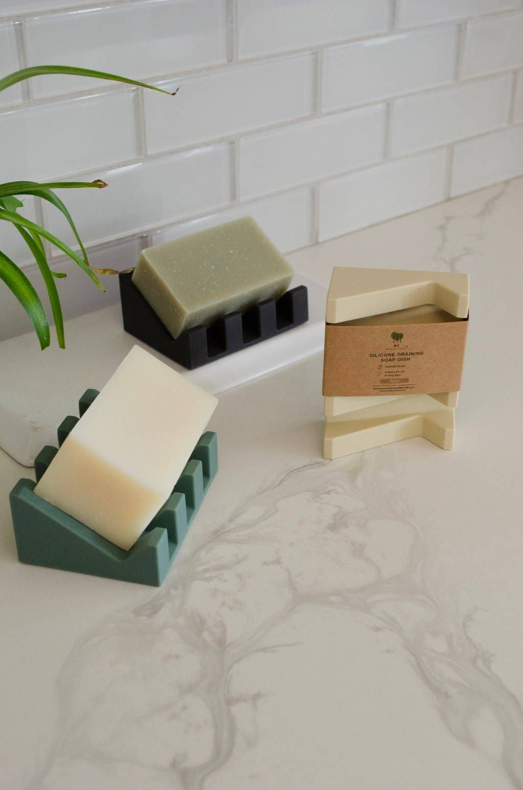 Silicone Draining Soap Dish: Black
