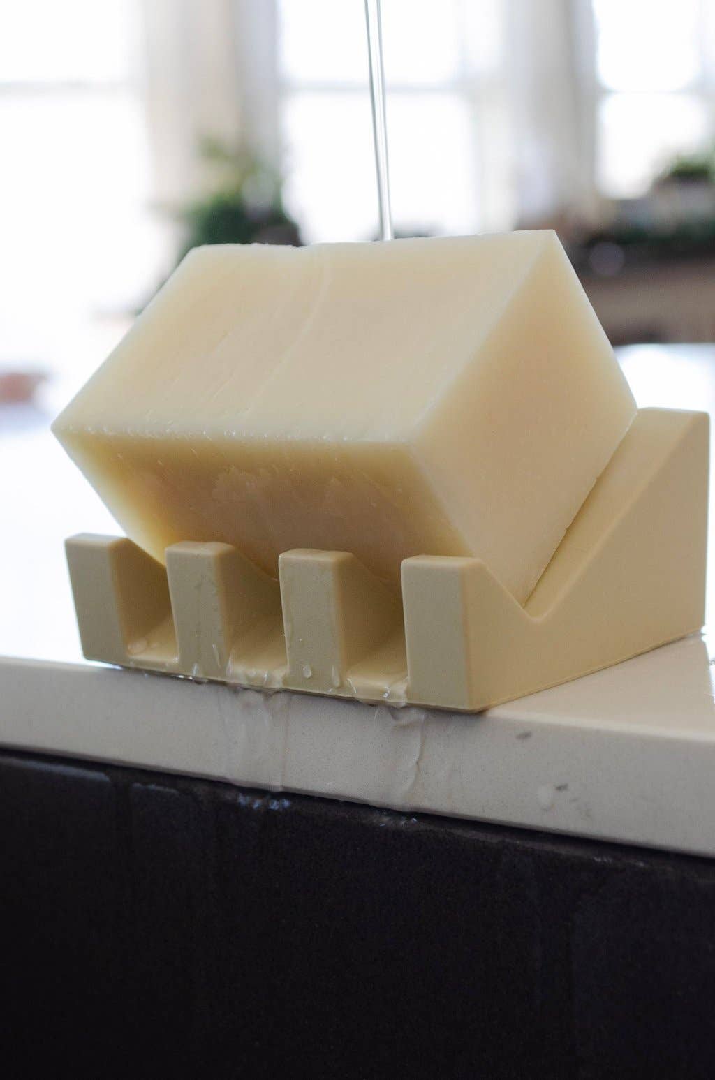 Silicone Draining Soap Dish: Black