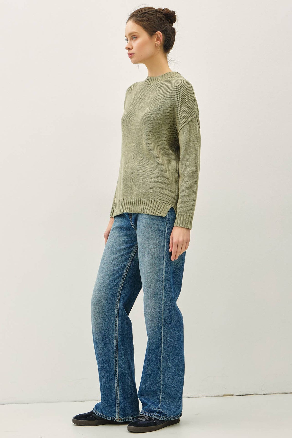 OVERSIZE CUT SWEATER WITH RIBBING ACCENTS: VANILLA / ML