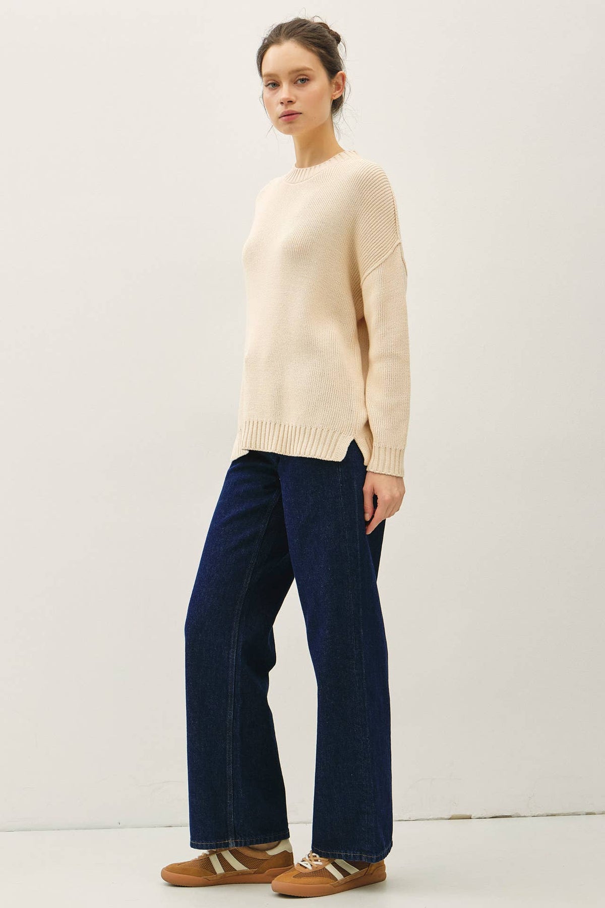 OVERSIZE CUT SWEATER WITH RIBBING ACCENTS: VANILLA / ML