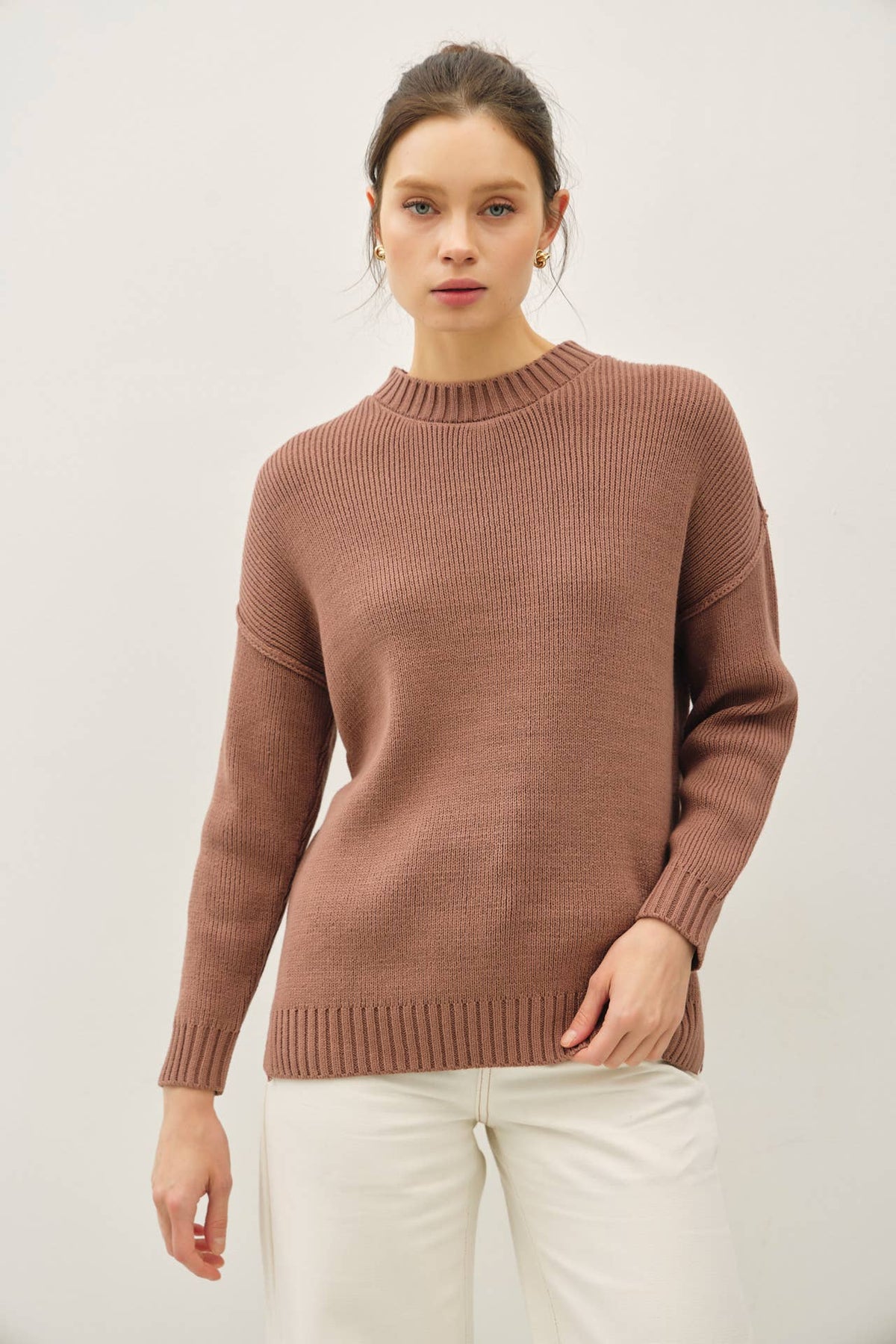OVERSIZE CUT SWEATER WITH RIBBING ACCENTS: VANILLA / ML