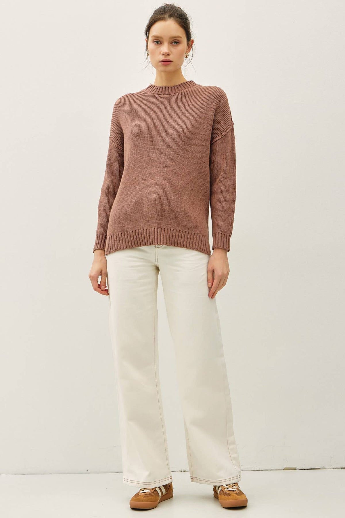 OVERSIZE CUT SWEATER WITH RIBBING ACCENTS: VANILLA / ML