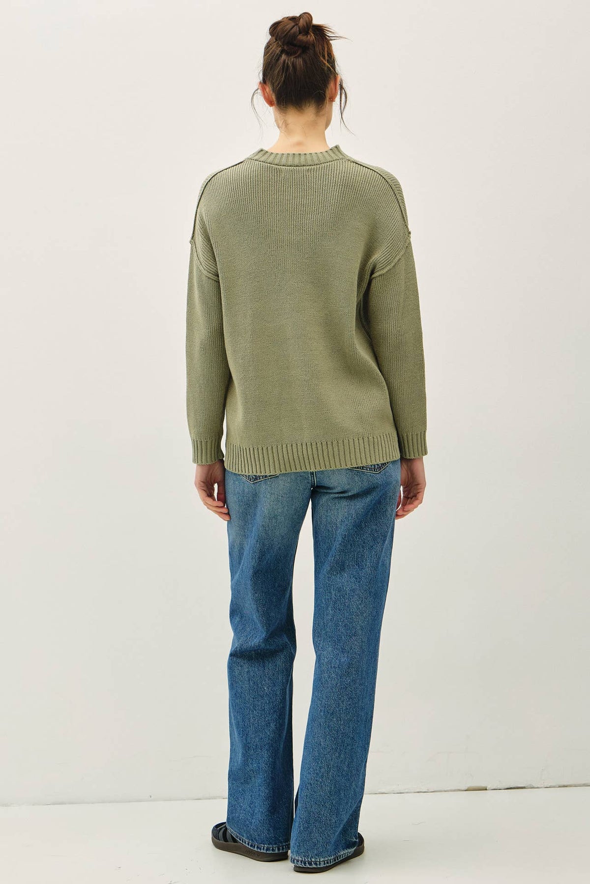 OVERSIZE CUT SWEATER WITH RIBBING ACCENTS: VANILLA / ML
