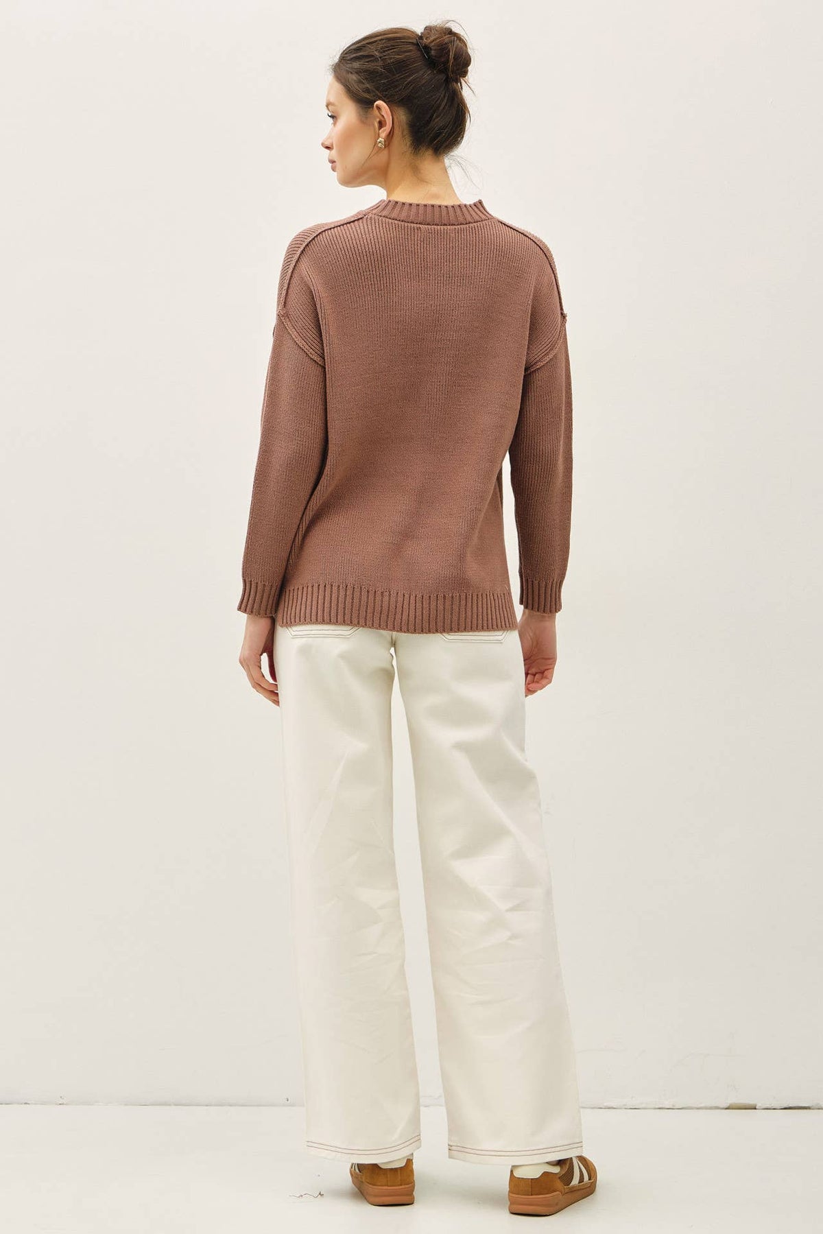 OVERSIZE CUT SWEATER WITH RIBBING ACCENTS: VANILLA / ML